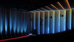 Beindruckende, begleitende Lichtinstallation für den Mathäser Filmpalast